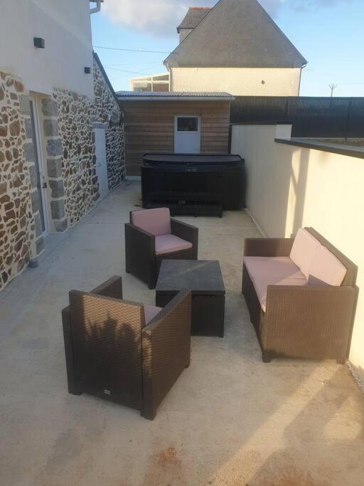 Gite Atypique Avec Jacuzzi Hillion Exterior foto
